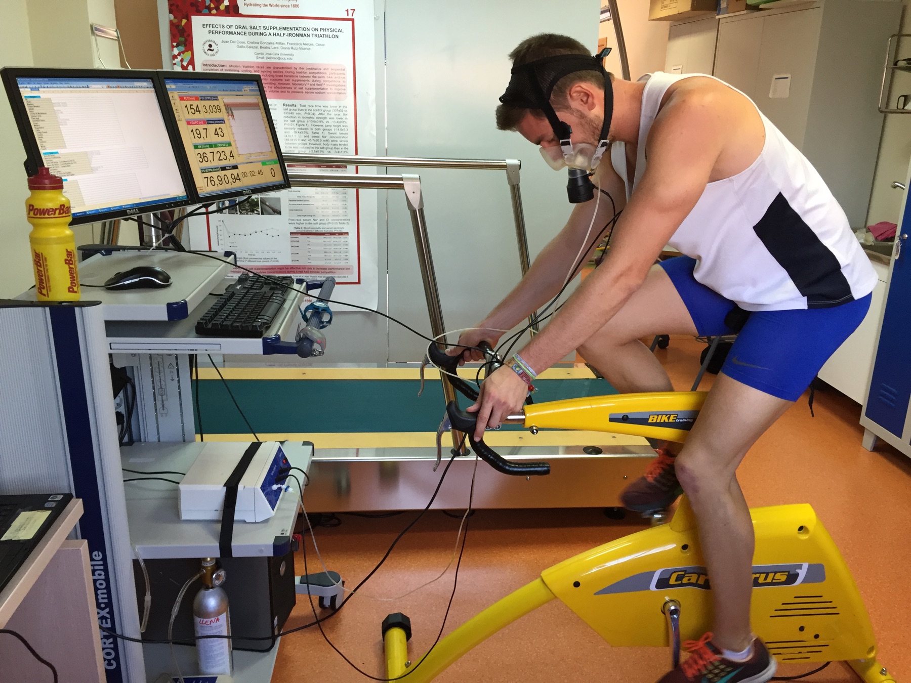 Jorge realizando una prueba fisiológica en el laboratorio