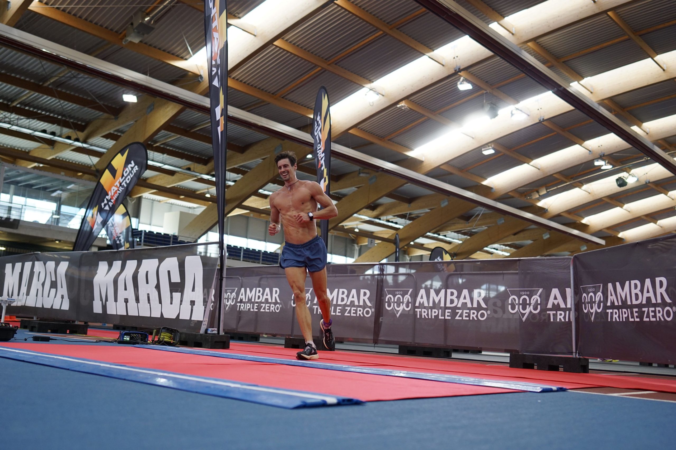 Burpees con salto durante el Hyatlón H6 de Madrid