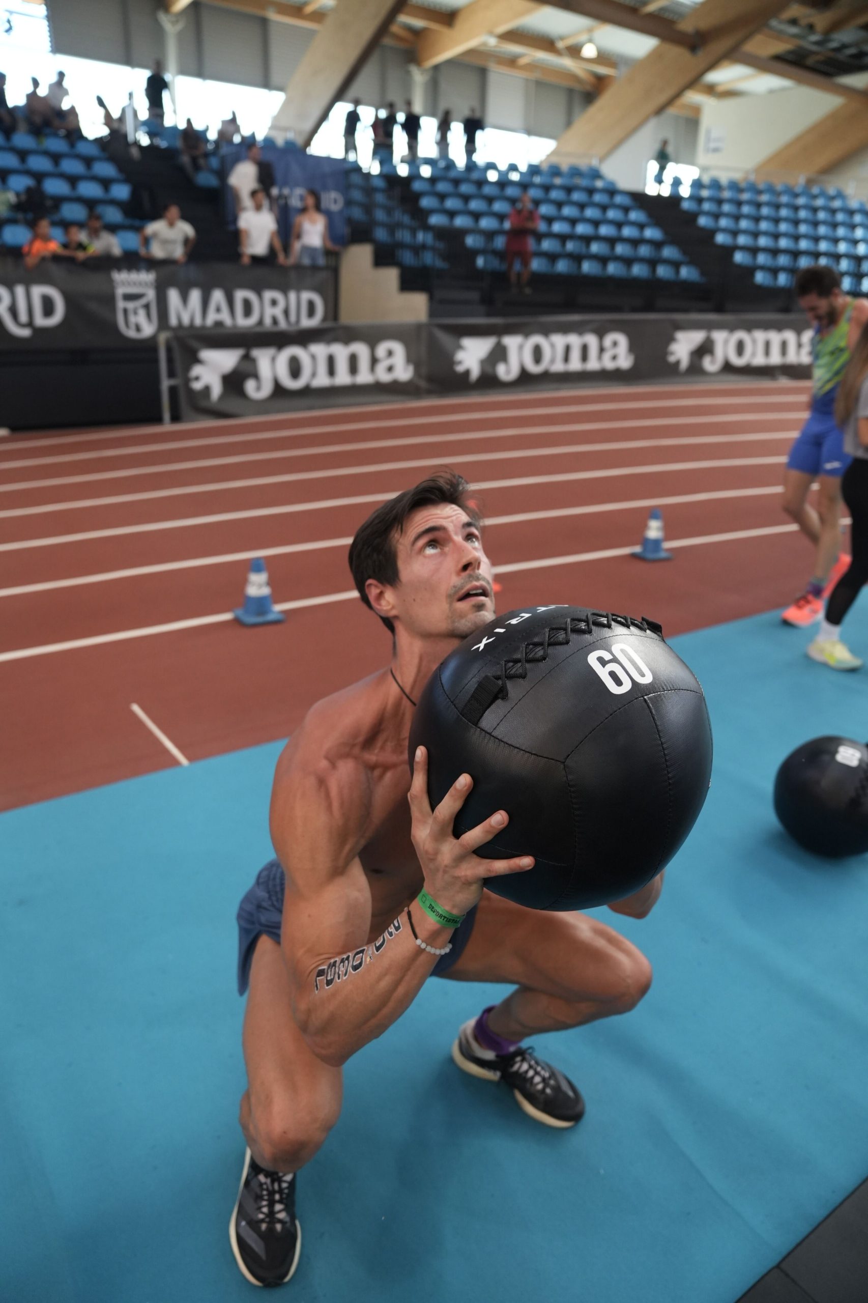 Wall balls durante el Hyatlón H6 de Madrid